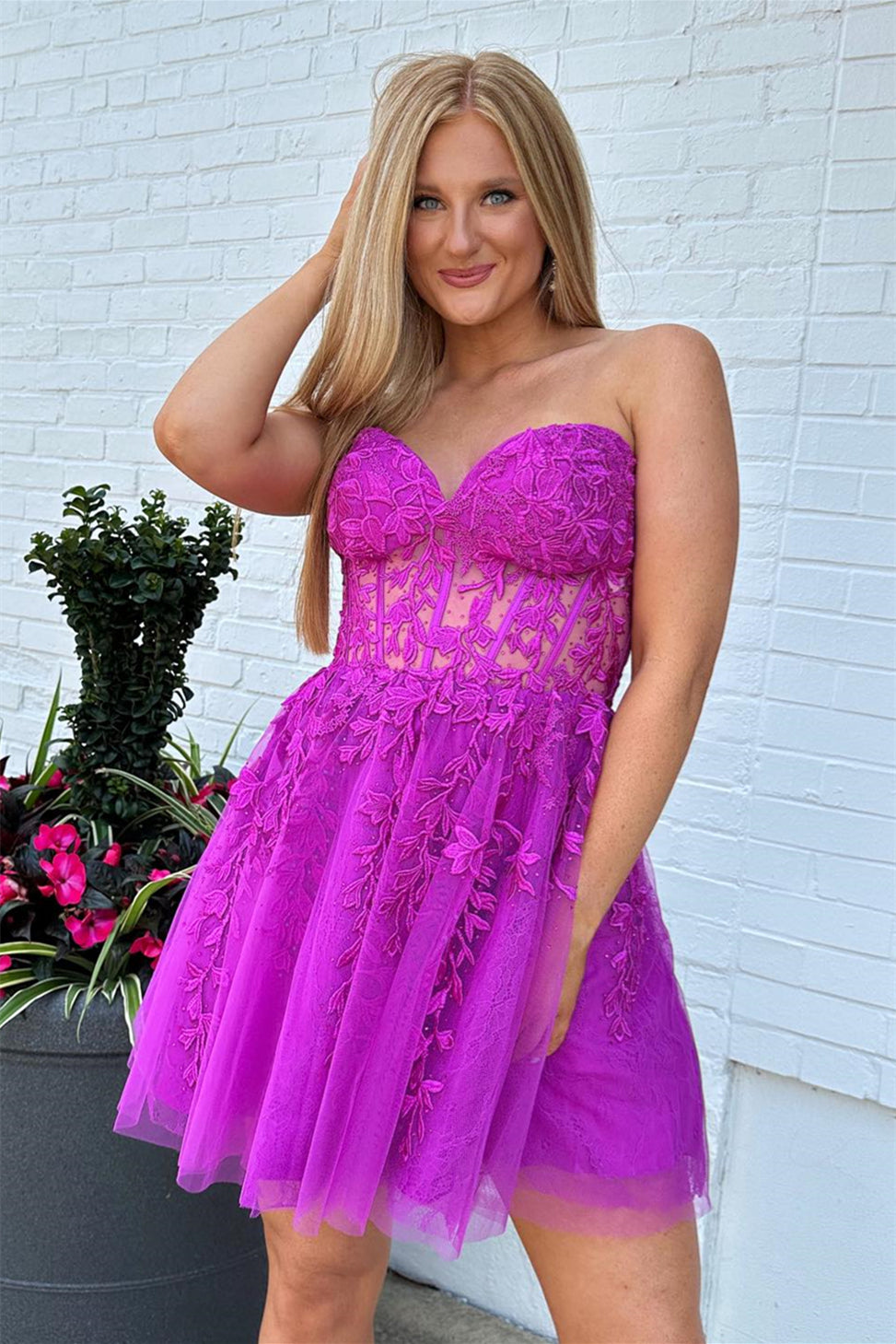 Red Strapless Appliques A-line Tulle Homecoming Dress