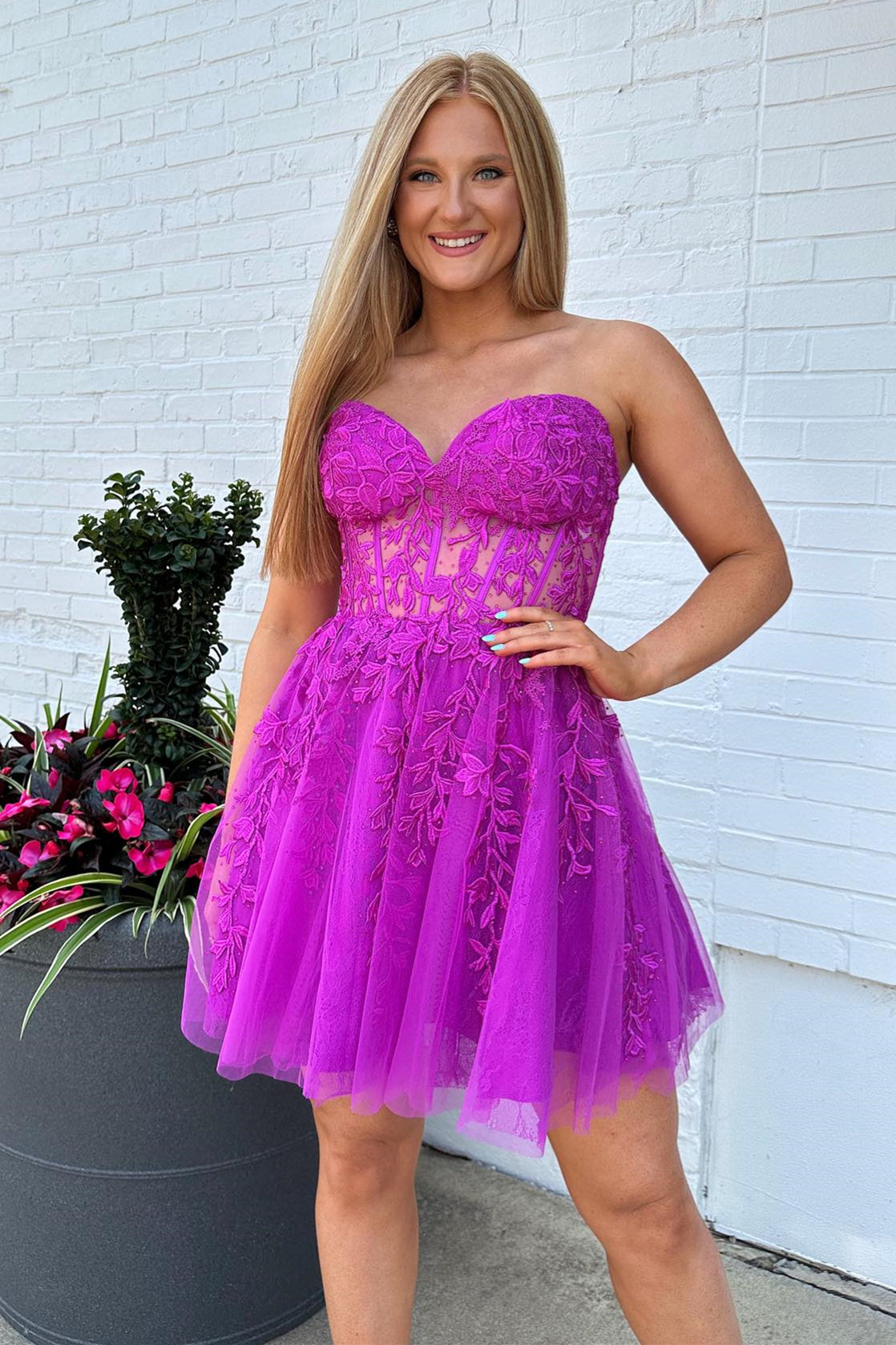 Red Strapless Appliques A-line Tulle Homecoming Dress