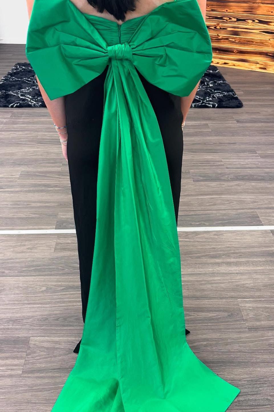 Sweetheart Green and Black Fitted Formal Dress with Bow